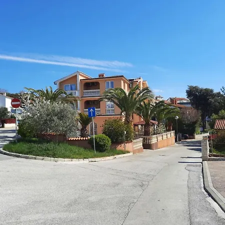 Lägenhet Canaria 2 By Interhome Pula