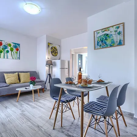 Canaria 2 By Interhome Pola
