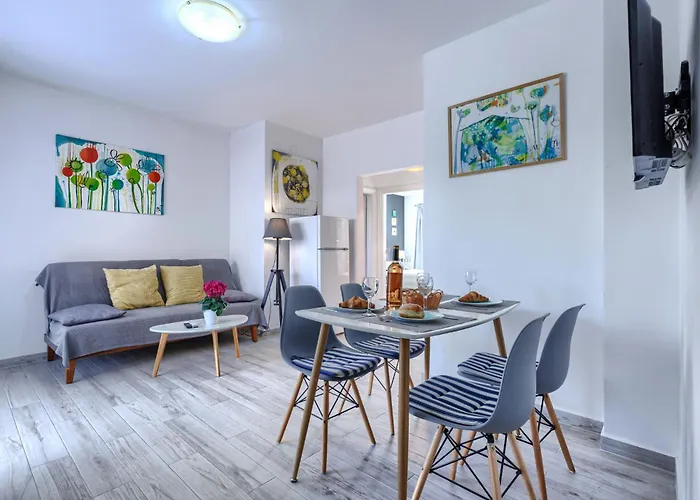 Canaria 2 By Interhome Pola
