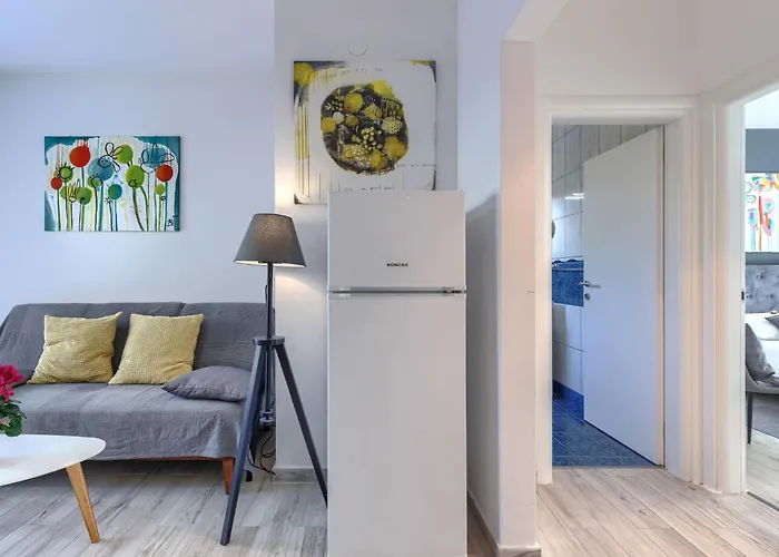 Canaria 2 By Interhome Pola